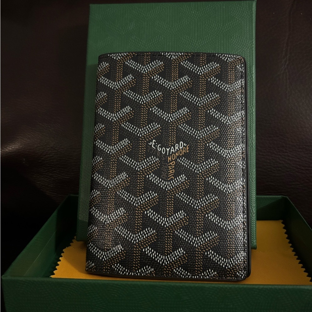 Grenelle Passport Cover